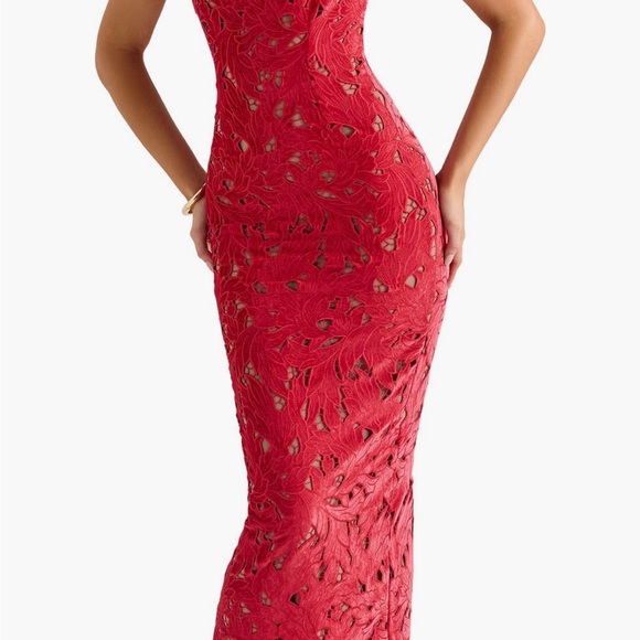 Stunning Red Maxi Dress for Elegant Occasions - Picture 2 of 2